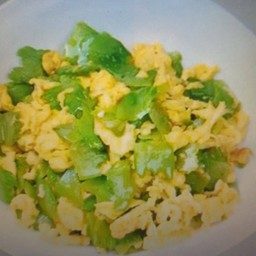 苦瓜炒蛋 มะระผัดใข่