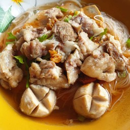 ก๋วยเตี๋ยวลูกชิ้นหมู-หมูเปื่อย