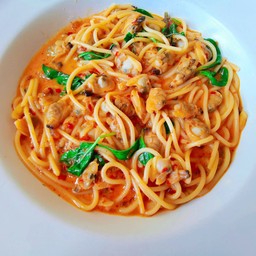 พาสต้าซอสครีมพริกเผาหอยลาย&หอยแมลงภู่ชิลี