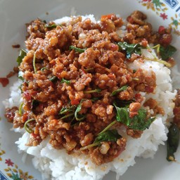 ผัดกะเพราราดข้าว