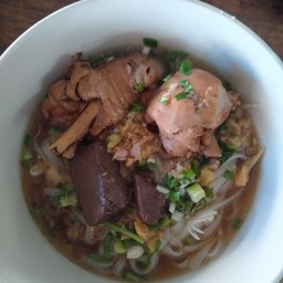 ก๋วยเตี๋ยวไก่ตุ๋น