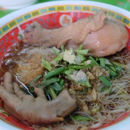 ก๋วยเตี๋ยวน่องไก่ตุ๋น+ขาไก่