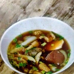 ก๋วยจั๊บน้ำข้นครบเครื่อง