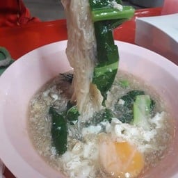 ราดหน้าหมี่ขาวหมู