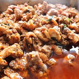 ผัดไก่โหระพา