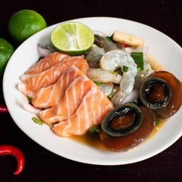 ยำกุ้งสดแซลมอน+ไข่เยี่ยวม้า