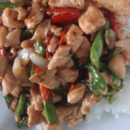 กะเพรา ไก่ เป็นกับข้าว