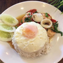 กะเพราทะเลไข่ดาว