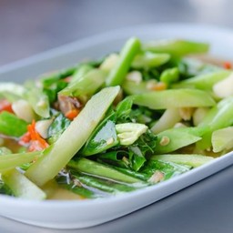 คะน้าปลาเค็มเป็นกับข้าว