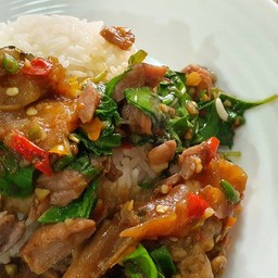 กะเพราขาหมู ราดข้าว
