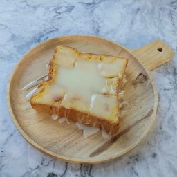 ขนมปังปิ้งเนยนม