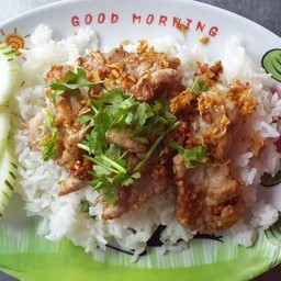 ข้าวกระเทียมหมู