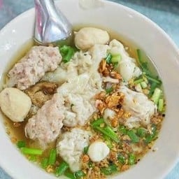 ก๋วยเตี๋ยวหมูเด้ง+ลูกชิ้น น้ำใส