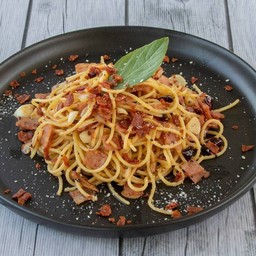 สปาเก็ตตี้พริกแห้งปลาเค็ม