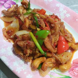 ไก่ผัดเม็ดมะม่วง