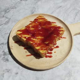 ขนมปังปิ้งแยมผลไม้สตรอเบอรรี่