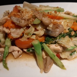 ผัดผักรวม หมูหรือไก่