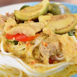 แกงเขียวหวานเนื้อ + ขนมจีน