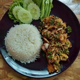 ข้าวยำไก่แซ่บ