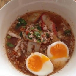 ก๋วยเตี๋ยวต้มยำโบราณ by หอมกะเพรา ตากสิน22