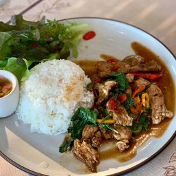 ข้าวราดซอสยี่หร่าสันคอหมู