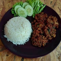 ข้าวลาบหมูทอด