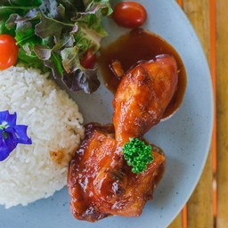 ข้าวไก่น้ำแดงและน้ำซุป