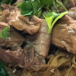 บะหมี่น้ำตกเนื้อ