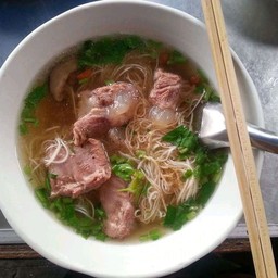 เส้นหมี่ซี่โครงหมูอ่อนเห็ดหอม พิเศษ