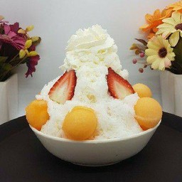 บิงซูสตรอว์เบอร์รี่และแคนตาลูป