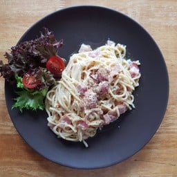 สปาเก็ตตี้เบคอนซอสครีม