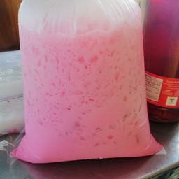 นมชมพูเย็นหวานมันถุงกระดาษ