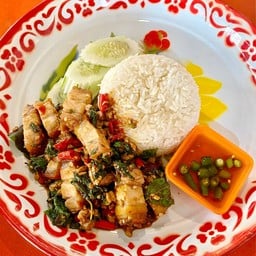 ร้านก๋วยเตี๋ยวลองทีชามโต กะเพราถาด ข้าวหมูกรอบ ปากป้าย