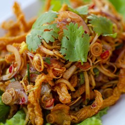 ยำไก่กรอบ