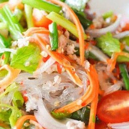 ยำวุ้นเส้น ใส่หมูสับ ใส่หมูยอ