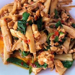 กะเพราไก่หน่อไม้ดอง (กับข้าว)