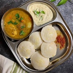 Idli sambhar coconut sauce 3pcs set