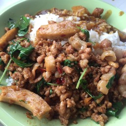 กะเพราหมูยอหมูสับ