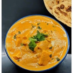 Shahi Paneer แกงกะรี่ชีสสดปรุงสมุนไพรขมิ้น