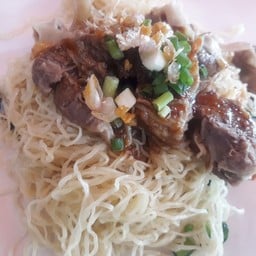 ก๋วยเตี๋ยวหมูตุ๋น