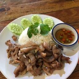 ข้าวหมูกระเทียม