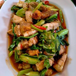 คะน้่าหมูกรอบ(กับข้าว)