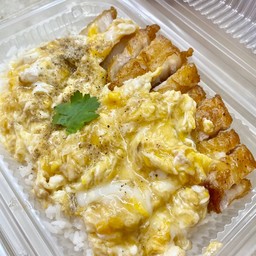 ข้าวไข่ขยี้หมูทอด (หมูไม่ติดมัน)