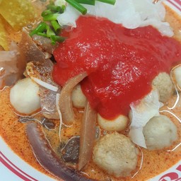 เส้นใหญ่เย็นตาโฟต้มยำ