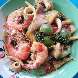 ผัดฉ่าทะเล (กับข้าว)