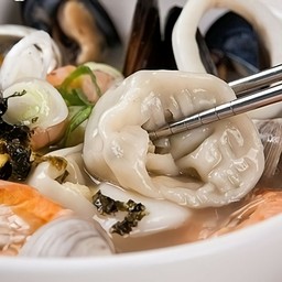 Dumpling Seafood Soup with Rice ซุปเกี๊ยวซีฟู้ด+ข้าวเปล่า