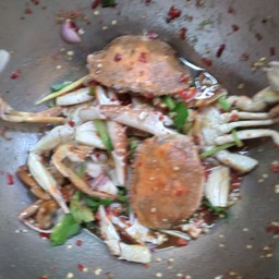 ยำปูม้าสุกน้ำปลาร้ายั่ว