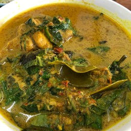 แกงปลาดุกใบยี่หร่า