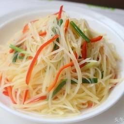 青椒土豆丝 มันฝรั่งผัดพริกหวาน