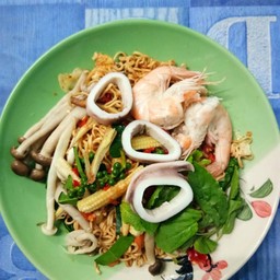 มาม่าผัดฉ่าทะเล